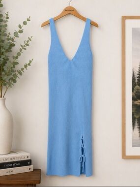 Ribbed V-Neck Knit bodycon Dress in Sky Blue size medium